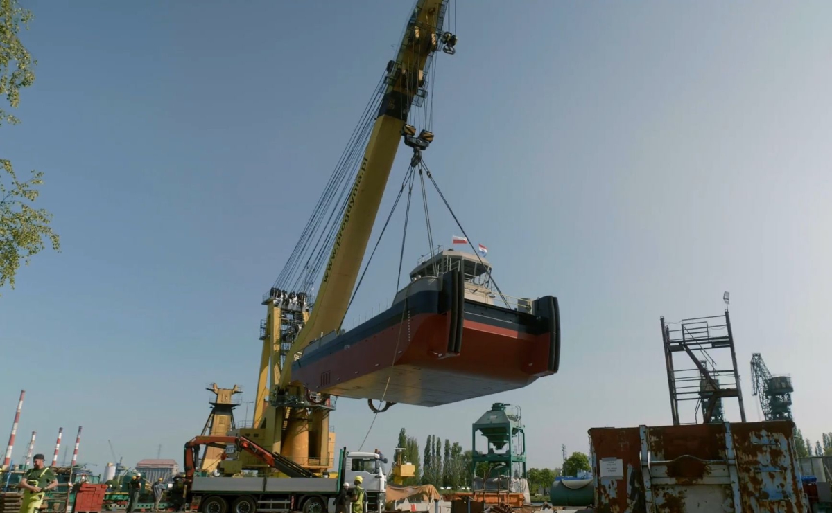 Safe Shipyard. Launching a tugboat for Damen Hardinxveld - MarinePoland.com