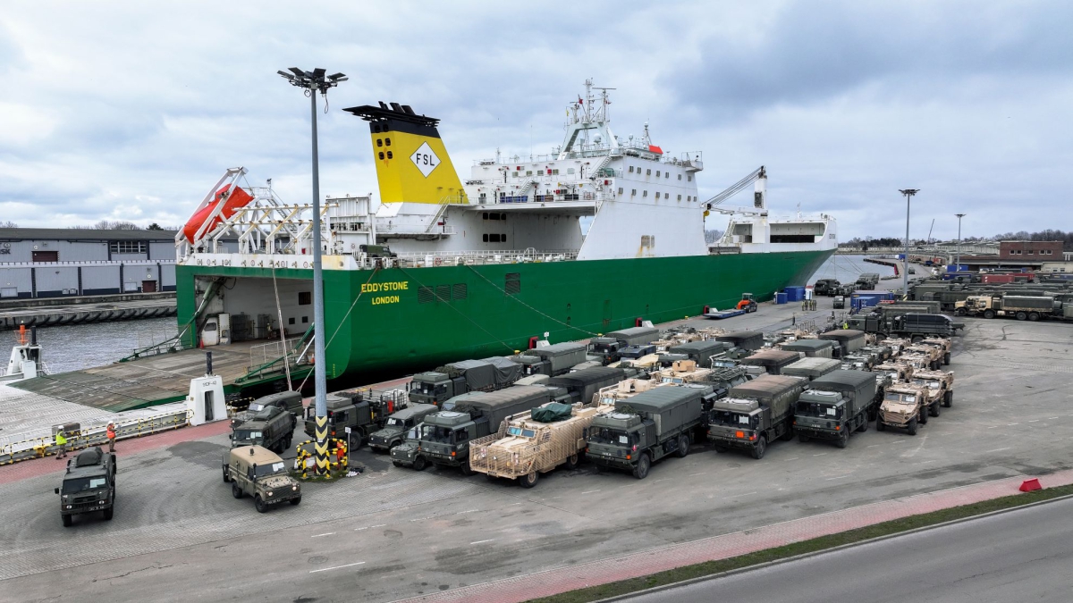 700 British military vehicles sailed from the terminal in the Port of Gdańsk - MarinePoland.com